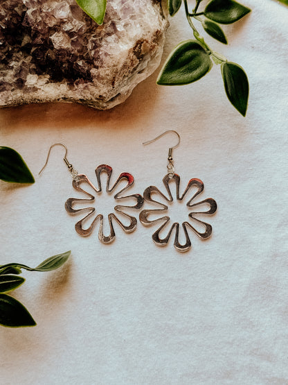 Silver Retro Daisy Earrings