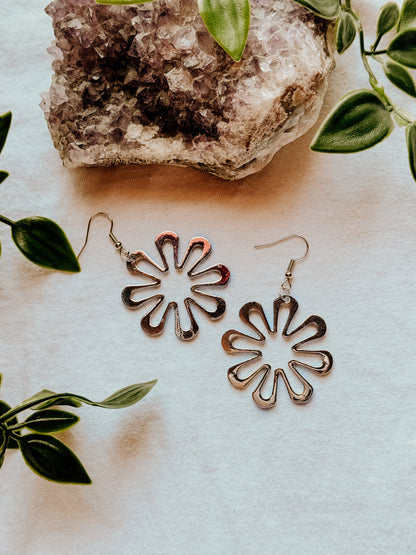 Silver Retro Daisy Earrings